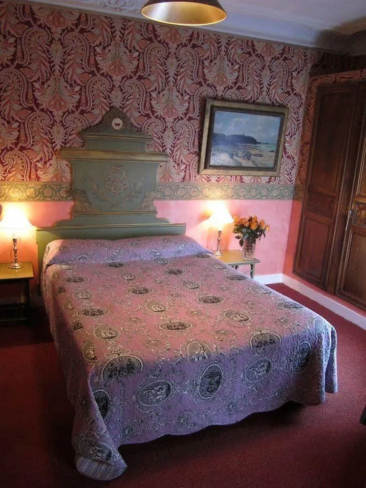 Hotel De Parijs